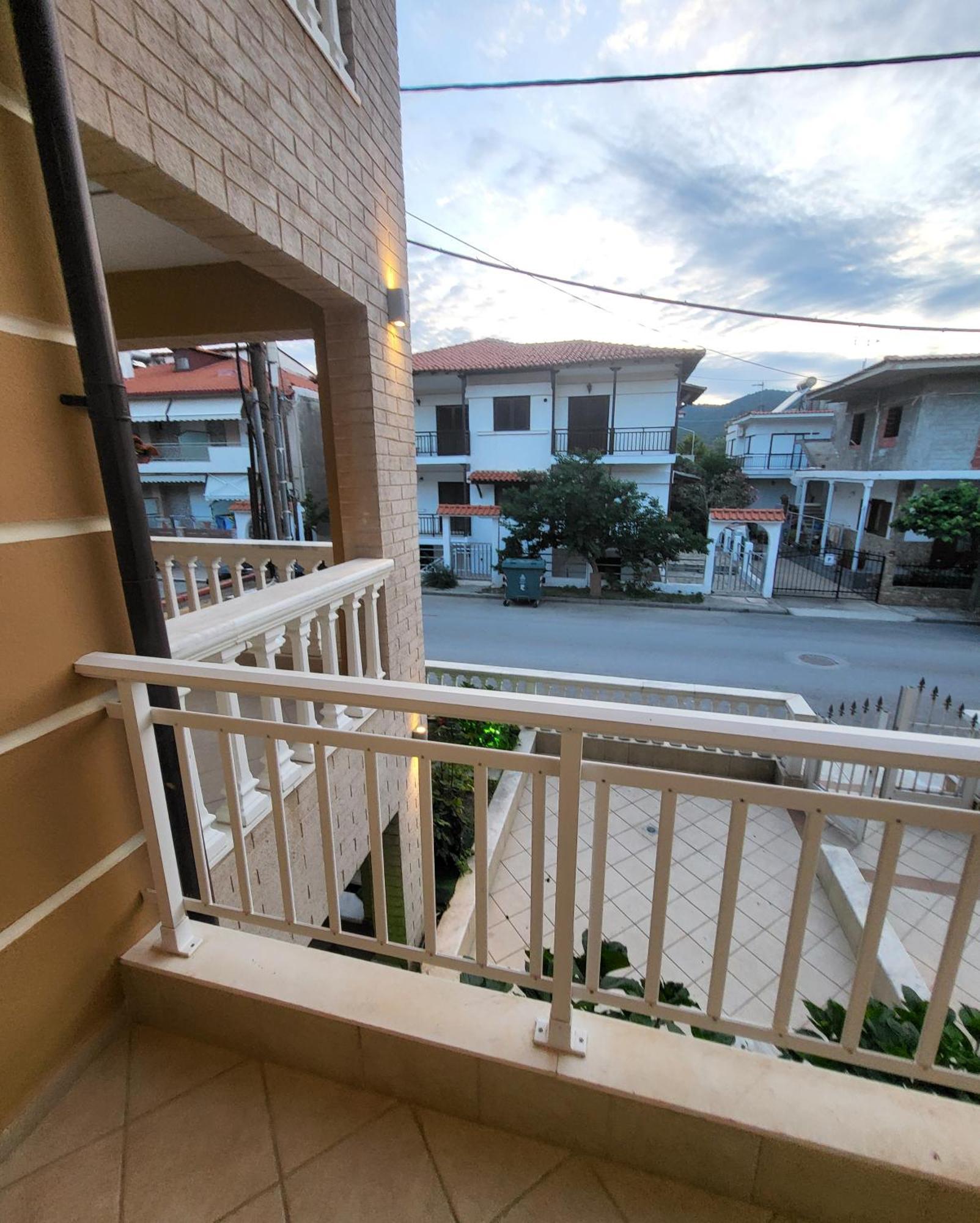 House Spanos Сарті Екстер'єр фото
