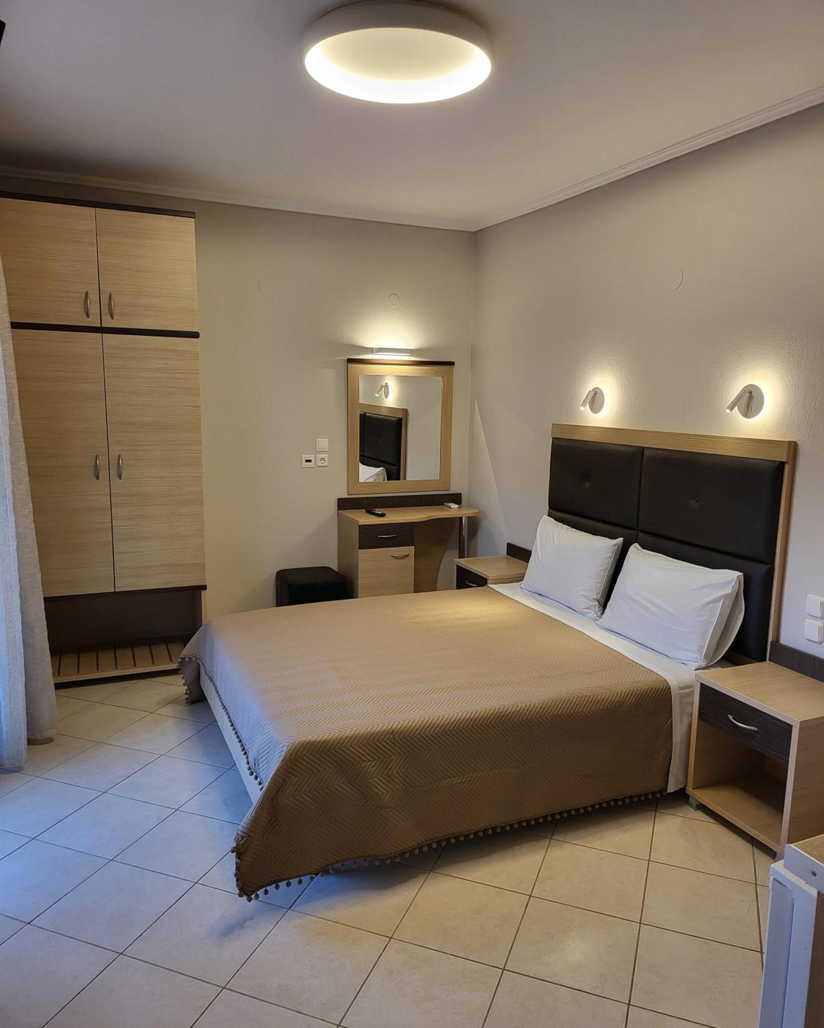 House Spanos Сарті Екстер'єр фото